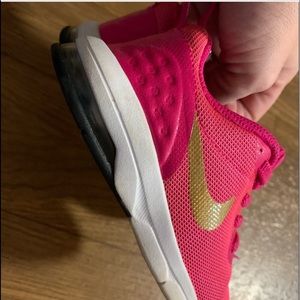 Toddler girls sz 9 Nike air max